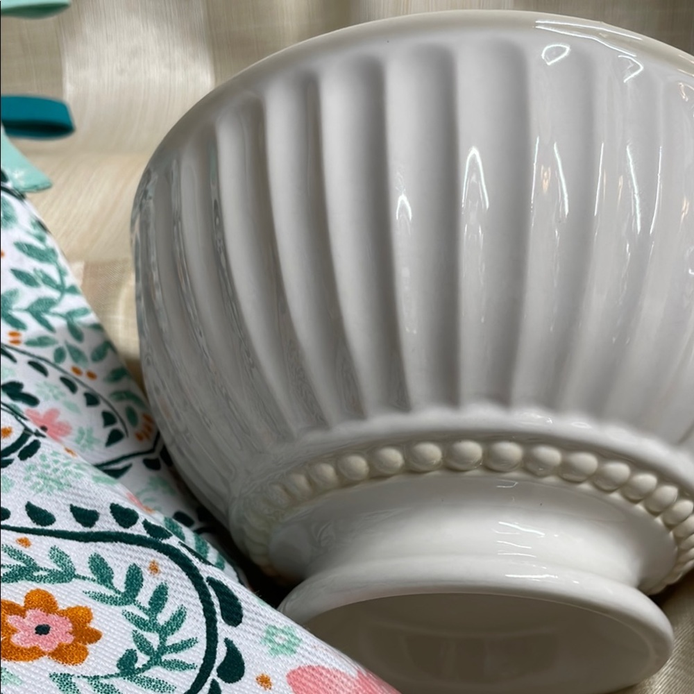 Paisley Dolly Pardon Oven Mitt Set with Lenox Mixing Bowl and Matching Apron - Picture 7 of 7